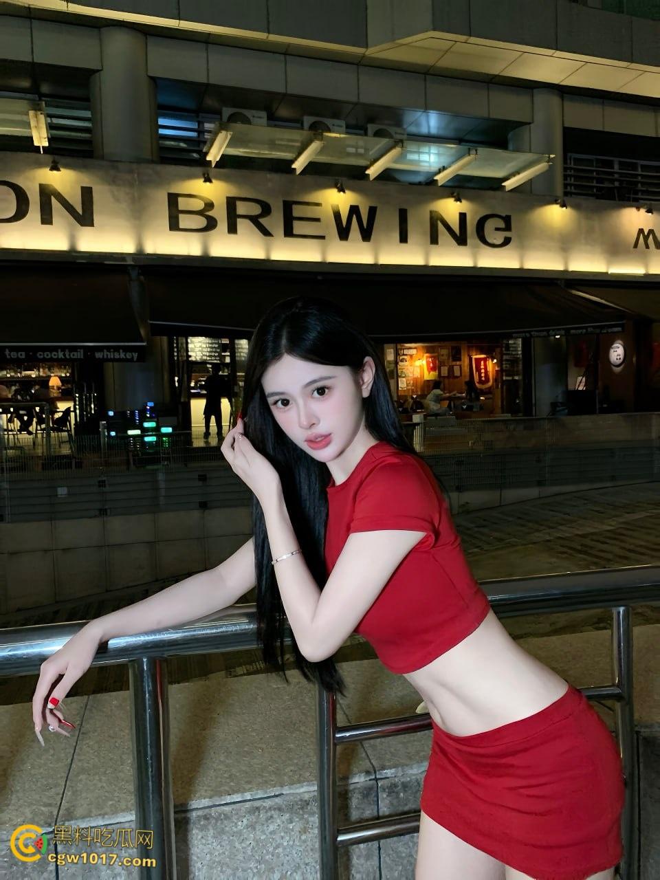 粘人的妹妹上学都要和我同居， 周末一回家就要给我按摩，穿着性感的珍珠内裤，被我架起肉丝美腿无套内射 ！  第2张