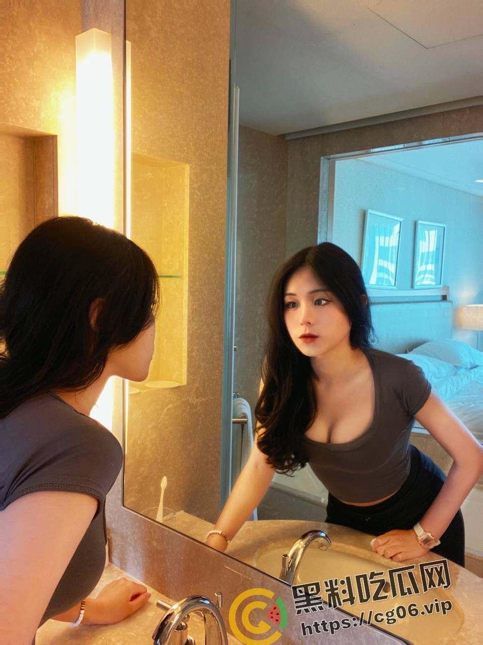 我的巨乳风骚班长！西南大学女大学生班长【严丽丽】 冷酷班长 风骚母狗 无缝切换 胸都要被捏爆啦  第1张