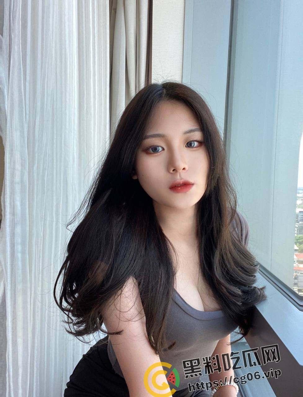 我的巨乳风骚班长！西南大学女大学生班长【严丽丽】 冷酷班长 风骚母狗 无缝切换 胸都要被捏爆啦  第2张