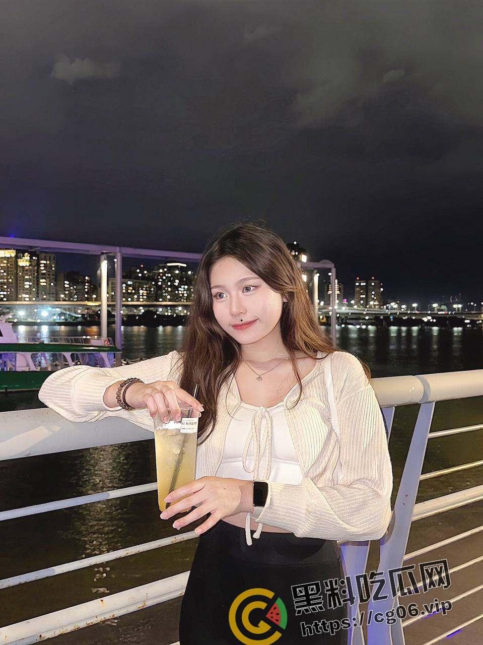 我的巨乳风骚班长！西南大学女大学生班长【严丽丽】 冷酷班长 风骚母狗 无缝切换 胸都要被捏爆啦  第6张