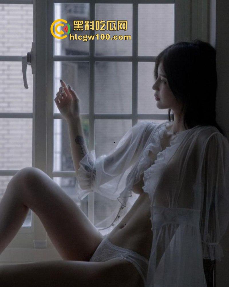 台湾人气网红【韩妮】不雅私密视频被人渣前男友泄露，外表高冷禁欲，背地里是个求操小母狗  第9张