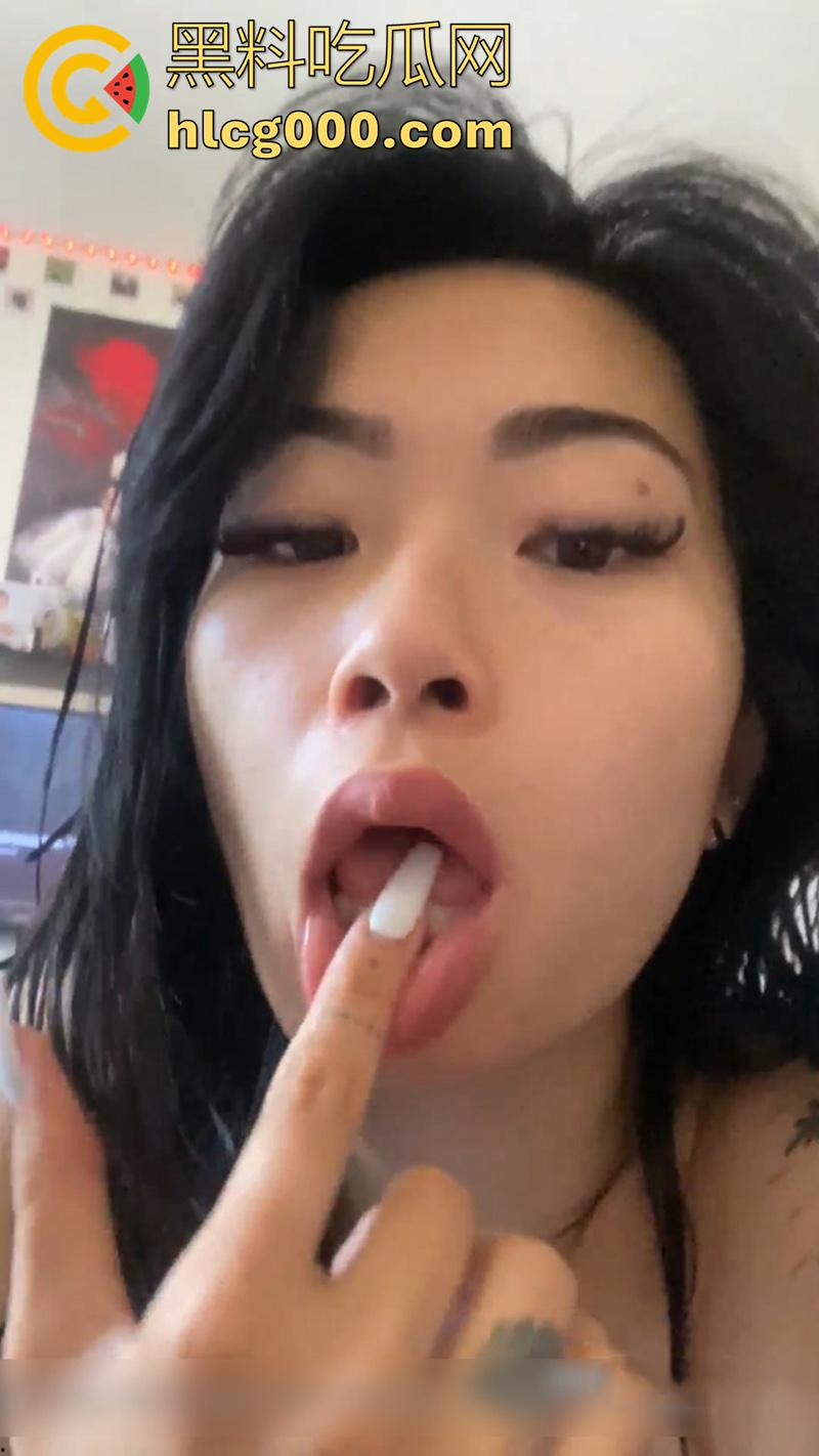 来自北京的白富美，骚母狗留学生【凌潇雨】，出国后放飞自我，加入Onlyfans各种发骚，这是暴露本性了啊！  第1张