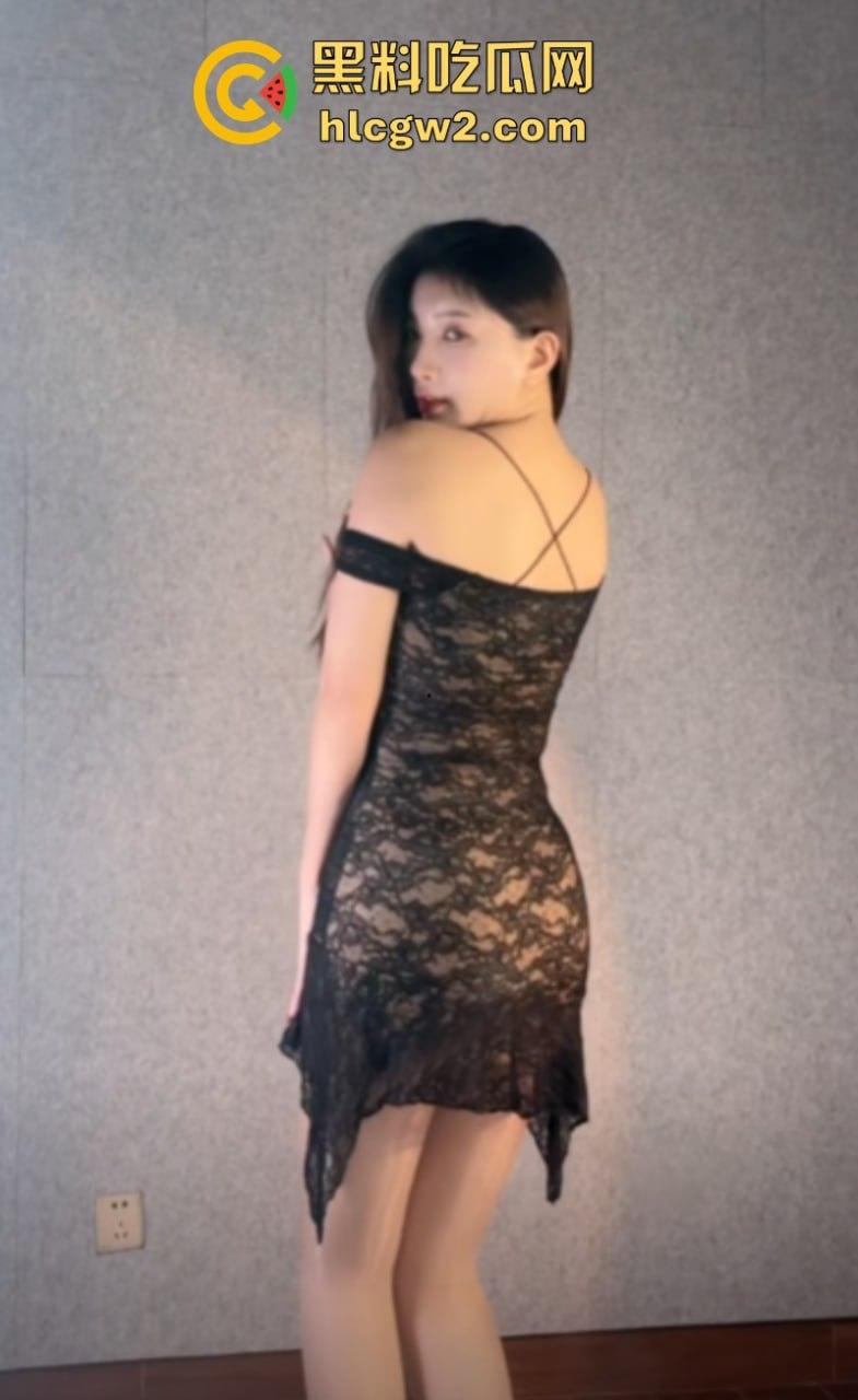 先天炮架圣体抖音网红【000】 付费福利流出 逆天美腿配黑丝 丁字骚裤抠肥逼 简直极品! 第4张 先天炮架圣体抖音网红【000】 付费福利流出 逆天美腿配黑丝 丁字骚裤抠肥逼 简直极品! 第4张