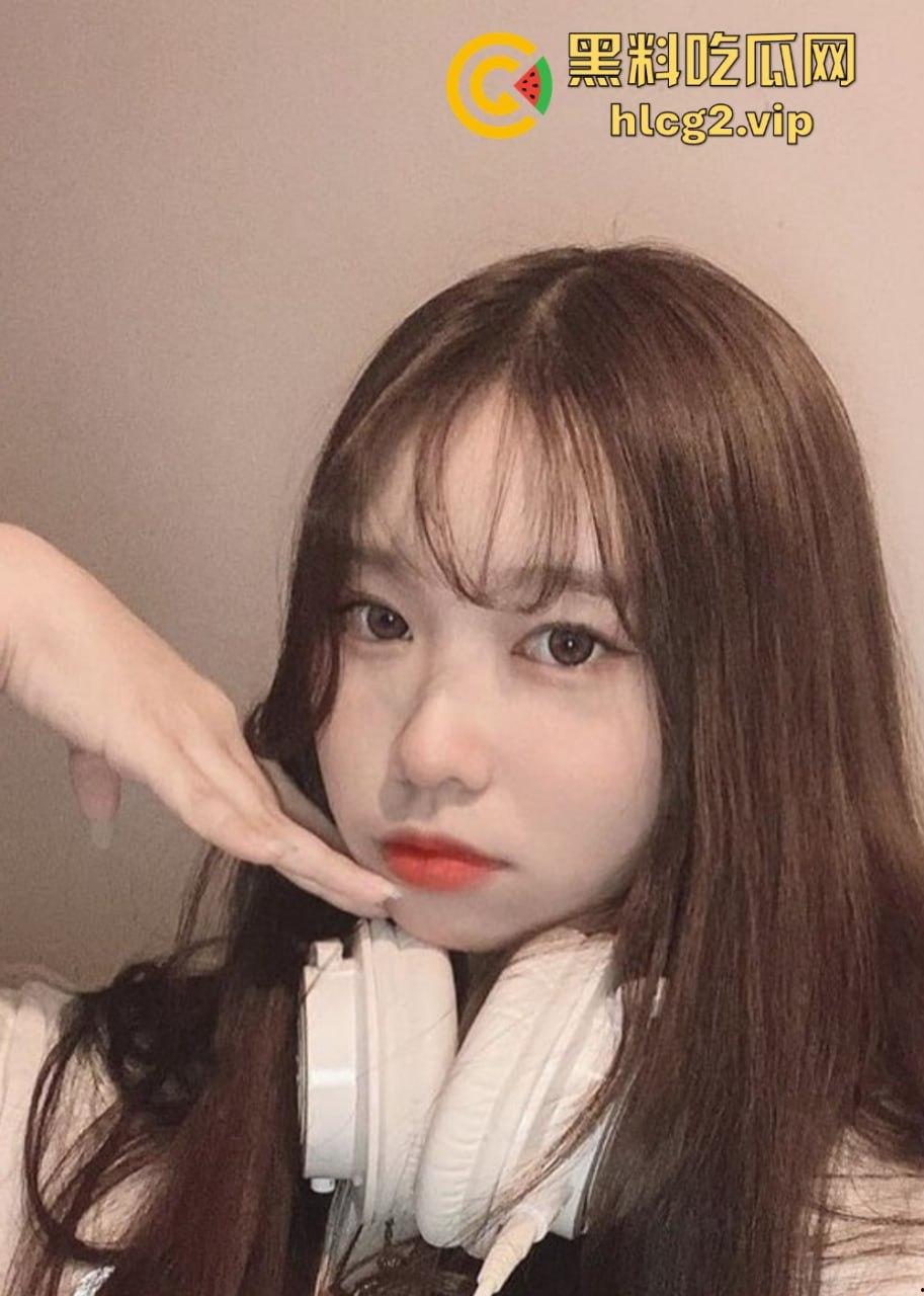 闺蜜大爆料！高颜值女神钱忆彤自拍视频泄出，白虎馒头穴和修长美腿让人欲罢不能！  第1张