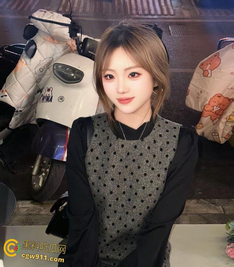 山东临沂颜值御姐【杜思涵】，初入社会失业空虚，被精神小伙趁虚而入，后入猛干口交内射，又一个堕落的小母狗 !  第1张