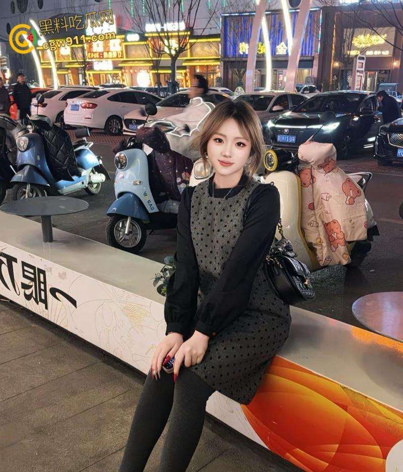 山东临沂颜值御姐【杜思涵】，初入社会失业空虚，被精神小伙趁虚而入，后入猛干口交内射，又一个堕落的小母狗 !  第3张