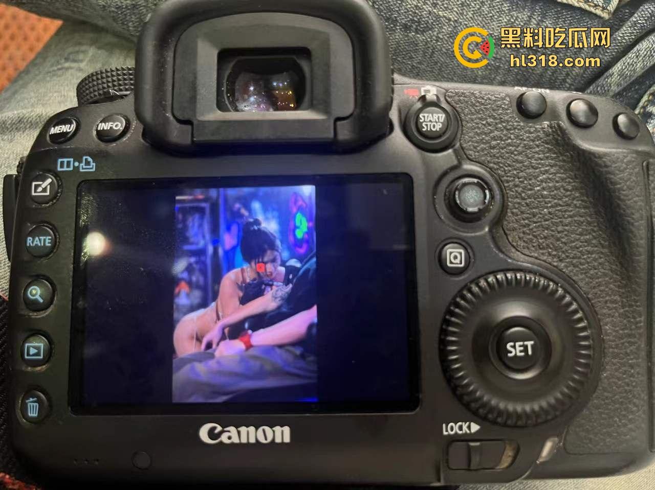 摄影好呀！我最喜欢摄影了，拍完私房照跟，模特来个下半场，无套后入小骚逼，现在学摄影还来得及吗？  第1张