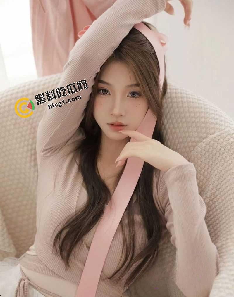 成都大学反差婊 极品身材嫩妹『张俪』金主包养 抽烟般的吸鸡巴 被金爸曝光  第3张