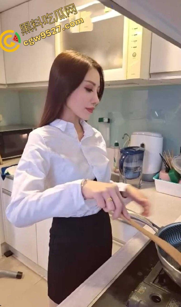 江苏新婚夫妻激情不断！洗漱间疯狂做爱自拍泄密，巨乳翘臀被后入爆操，画面堪比岛国大片  第1张