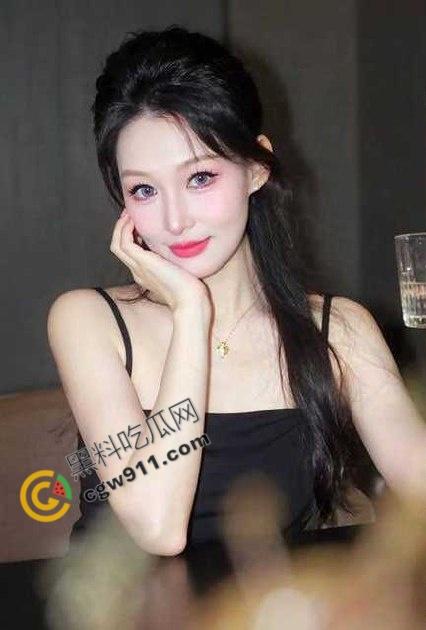 惊艳剃毛视频：翘臀露穴，淫水涌动，托尼老师技艺惊人，女友浪叫迷人，堪称极致春宫现场  第1张