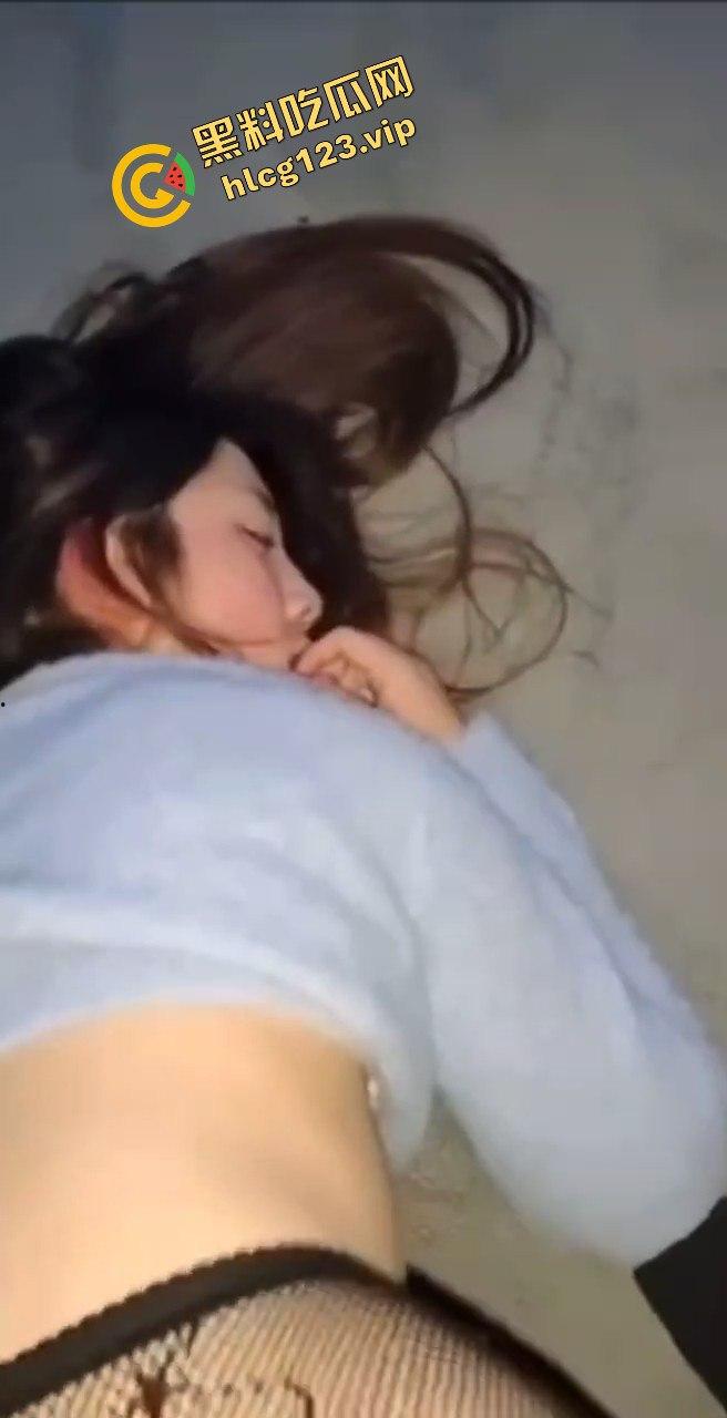 极品美少女林间沼泽大秀身材！清纯脸蛋下隐藏的骚劲，漏脸自慰火辣撩人！  第5张