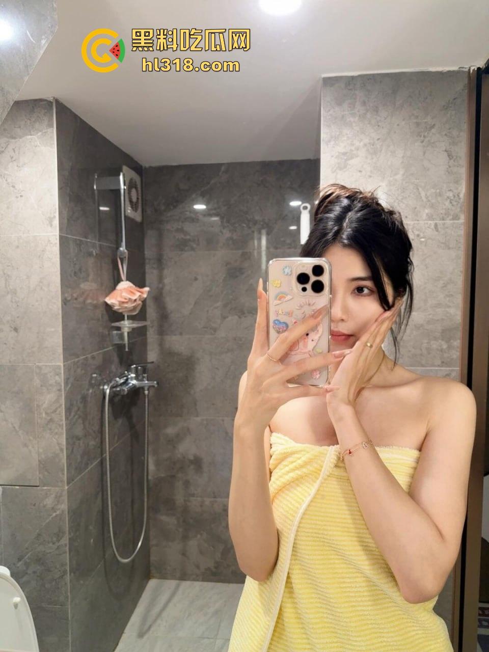 勾搭健身房极品御姐，骚浪母狗难耐寂寞，无套暴力抽插小穴，淫水顺腿横流，呻吟声非常淫荡！  第1张