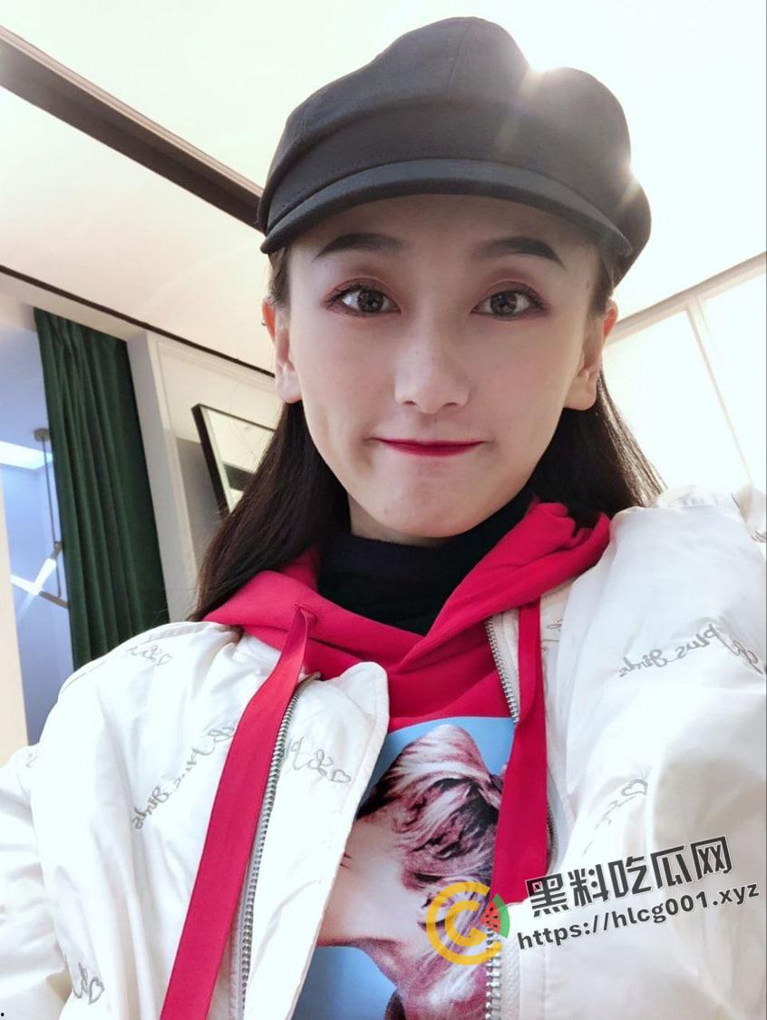 北京空姐【杨萌】借助职业便利全国做鸡 嘴巴含满臭精液 小穴只为钱来开 一号飞行媛 最全私密视频被流出  第6张