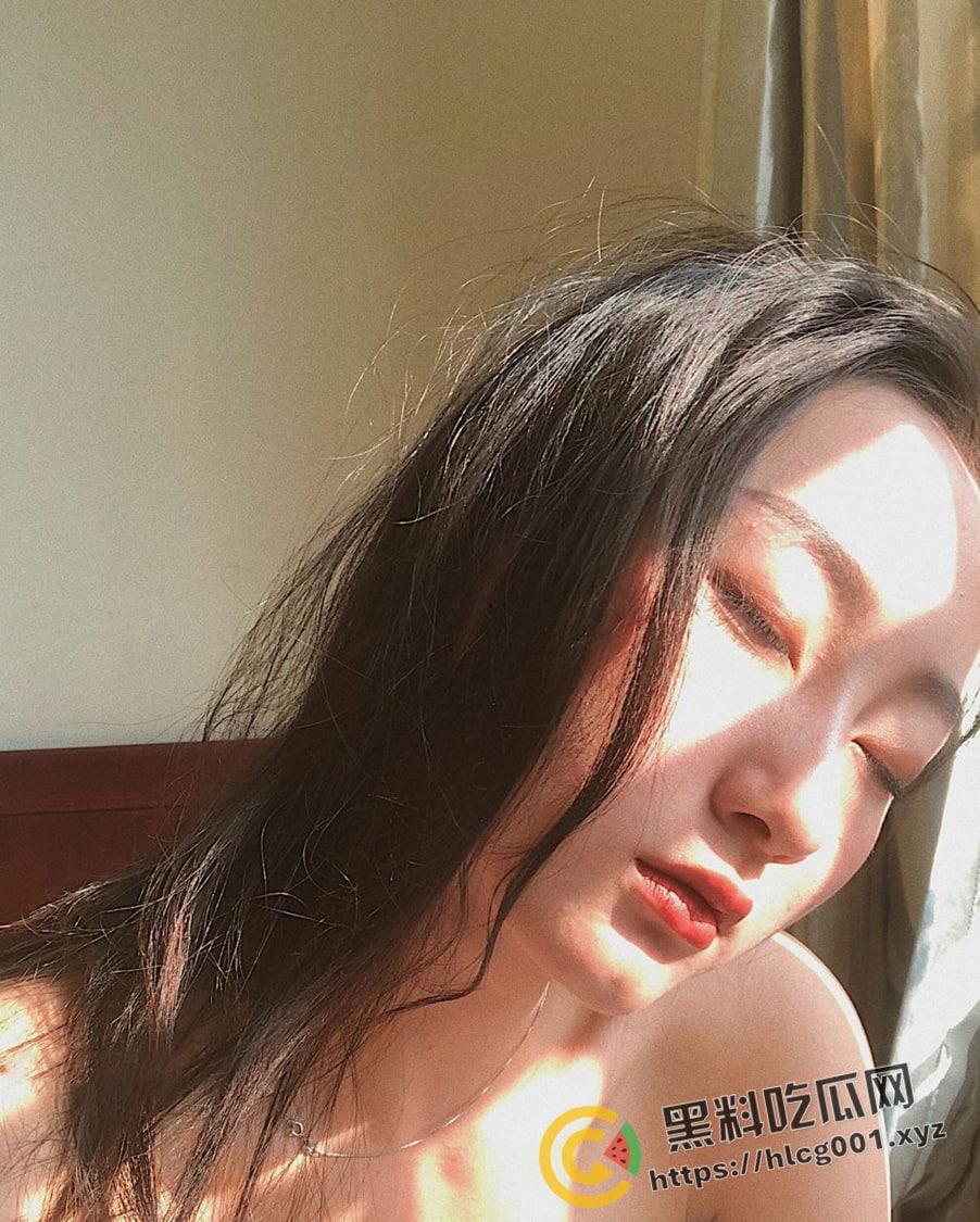 北京空姐【杨萌】借助职业便利全国做鸡 嘴巴含满臭精液 小穴只为钱来开 一号飞行媛 最全私密视频被流出  第13张