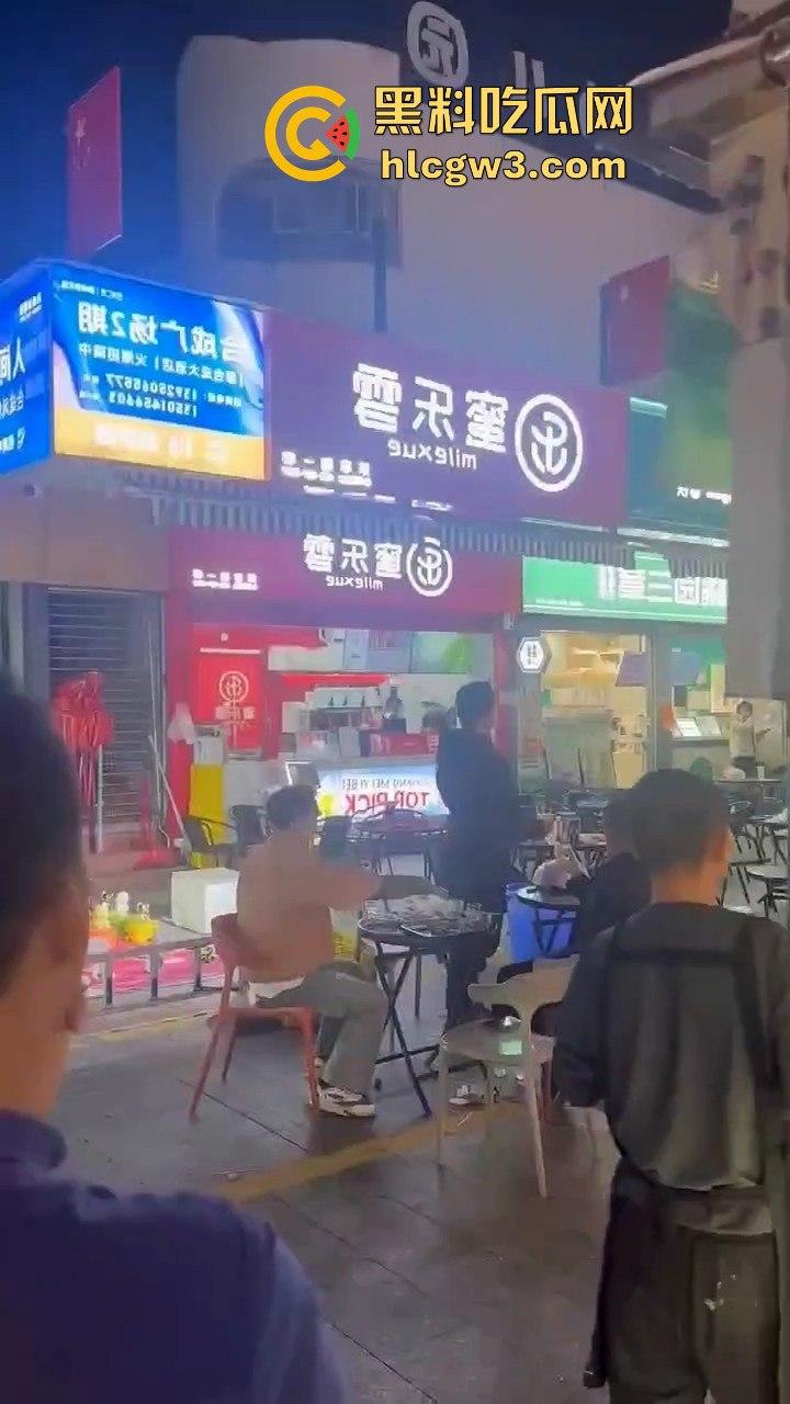 广州花都持刀男子当街挟持他人，警方迅速到场果断开枪击毙，场面堪比电影大片！  第3张