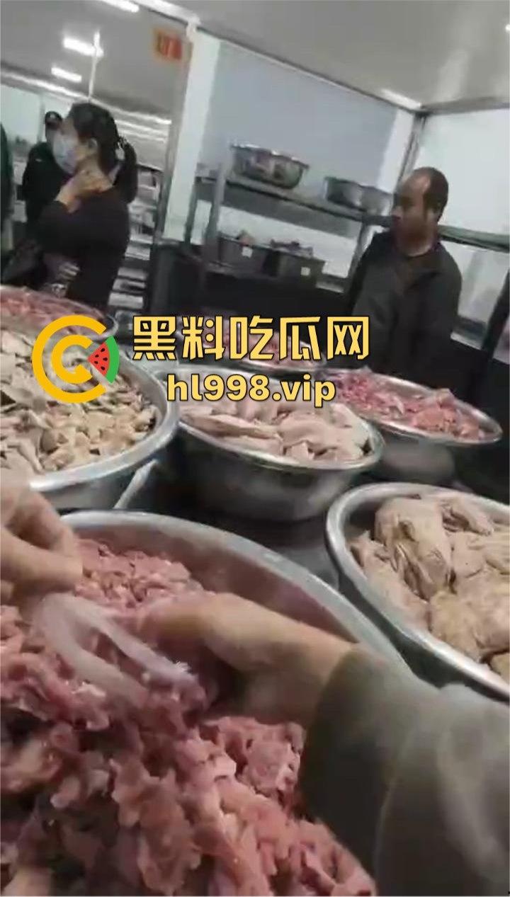 云南昆明长丰学校食堂提供变质肉？校方荒谬回应惹众怒：臭肉怕啥，老鼠蟑螂都能吃！  第10张