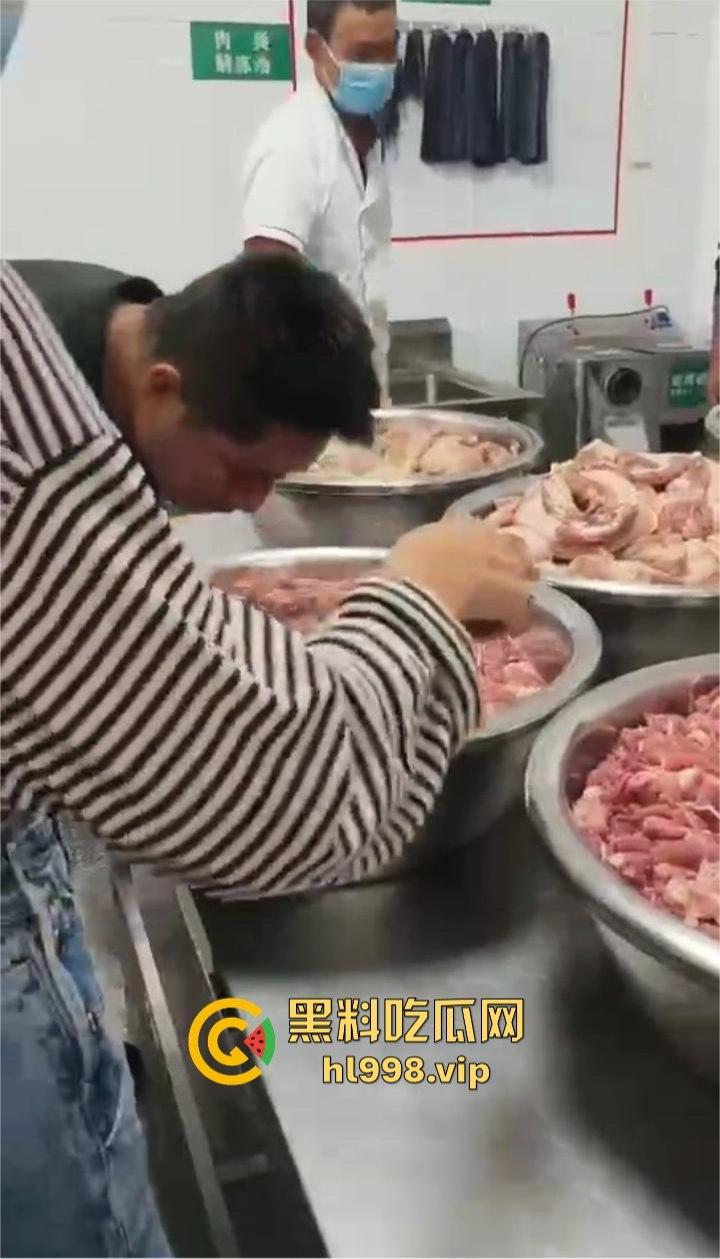 云南昆明长丰学校食堂提供变质肉？校方荒谬回应惹众怒：臭肉怕啥，老鼠蟑螂都能吃！  第14张