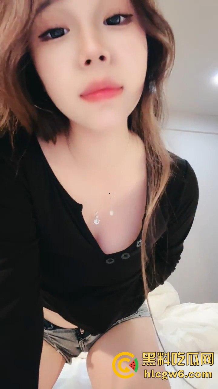 校花的秘密直播，南宁信息技师学院童颜巨乳网名【水煮鱼】在线表演，娇俏颜值配满屏魅力，互动满分炸翻全场！  第3张