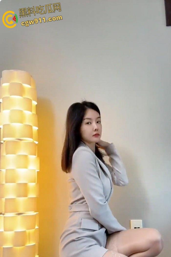 抖音网红【美车美商务咨询公司】，极品御姐擦边下海，各种掰逼自慰勾引金主，黑丝下粉穴若隐若现 ！  第5张