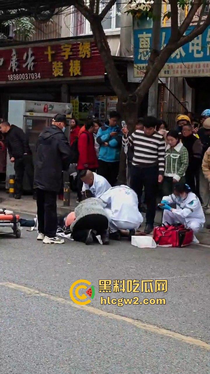 成都惠王陵半边街冲突升级！司机骂外卖员还动手，结果被外卖小哥抹了脖子！  第5张