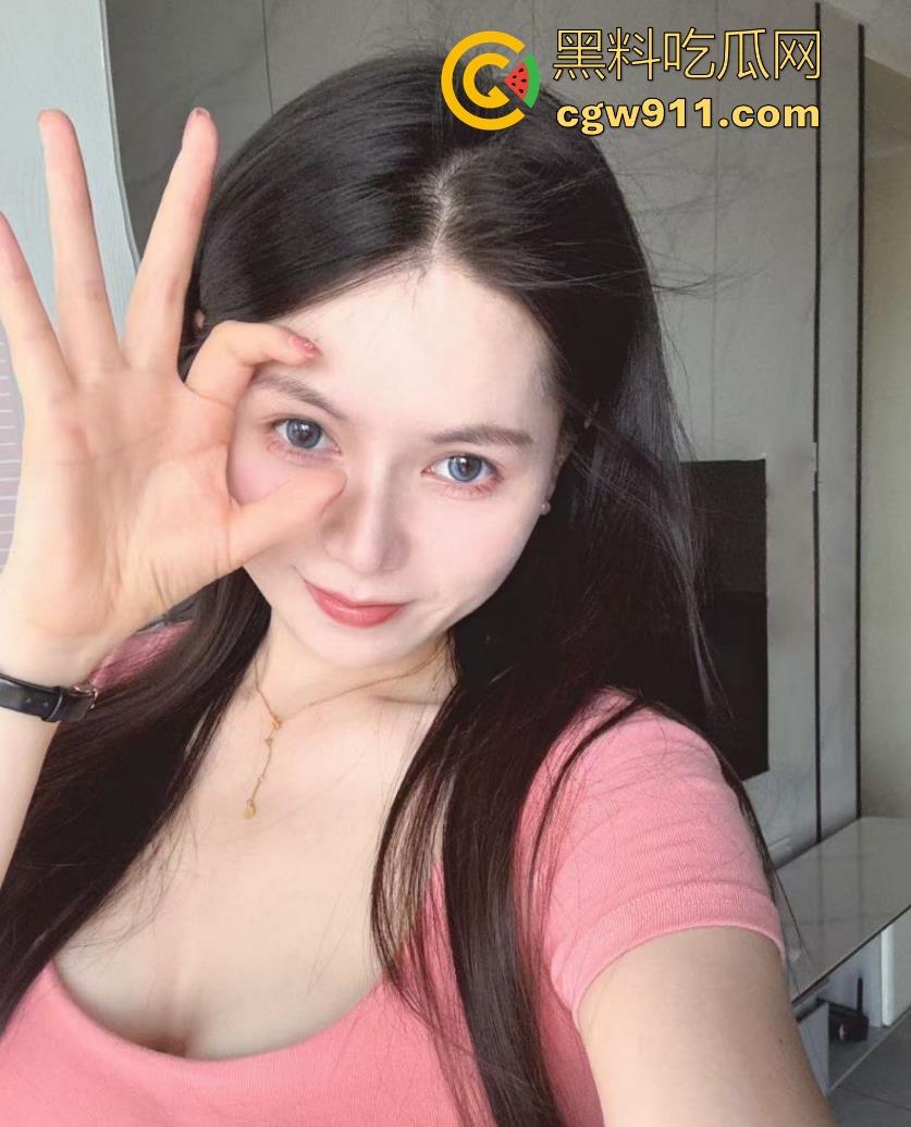 午休散步偶遇钢管舞主播户外直播,利用户外灯柱上演诱人舞蹈,全网重金求这主播信息,这身材直接爱了! 第2张 午休散步偶遇钢管舞主播户外直播,利用户外灯柱上演诱人舞蹈,全网重金求这主播信息,这身材直接爱了! 第2张