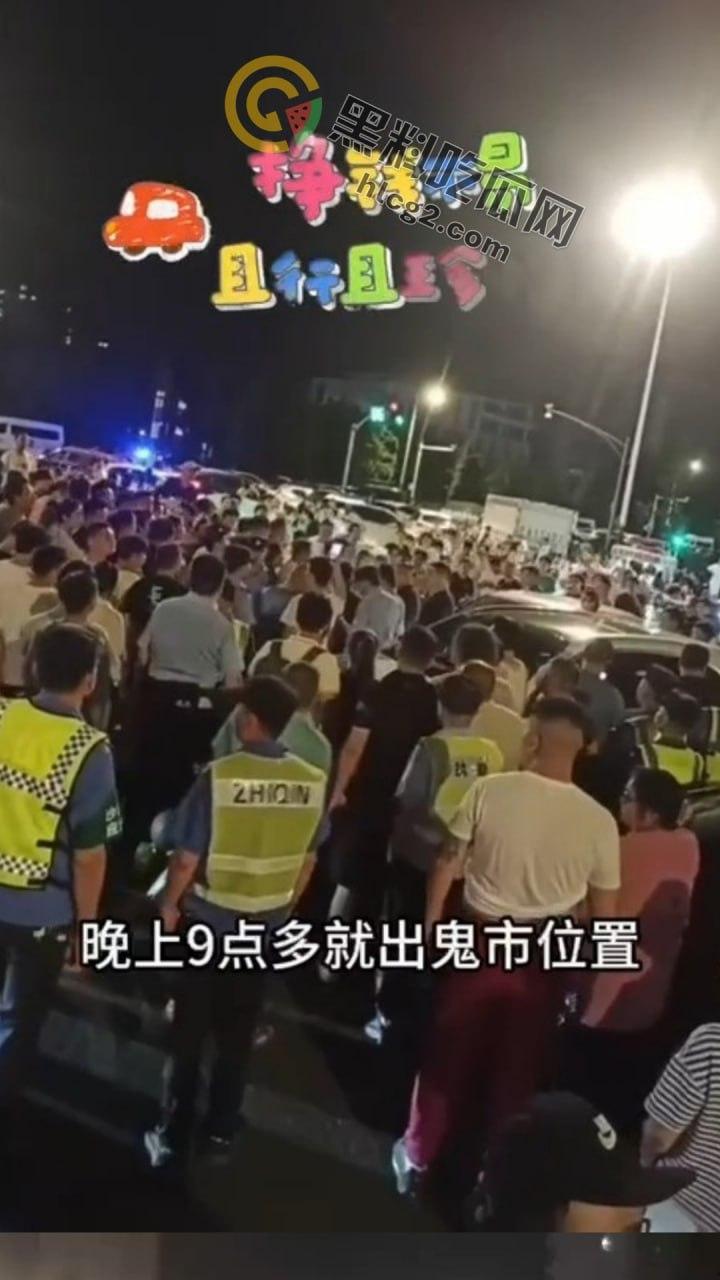 南京“鬼市”风波！城管出动遭摊贩围攻，居民喊话整顿占道经营  第5张