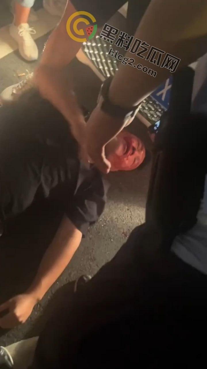 南京“鬼市”风波！城管出动遭摊贩围攻，居民喊话整顿占道经营  第9张