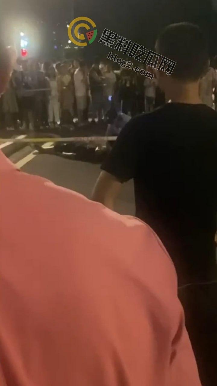 南京“鬼市”风波！城管出动遭摊贩围攻，居民喊话整顿占道经营  第13张