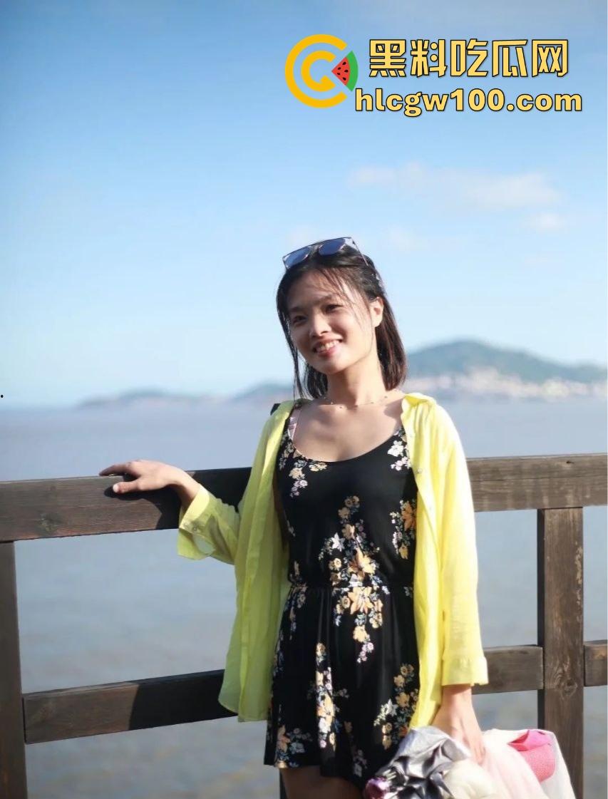 绍兴柯桥极品人妻【张璞泽】早年私密视频泄露，全裸露乳显穴伺候男友，温柔口交乖巧到极致！  第2张