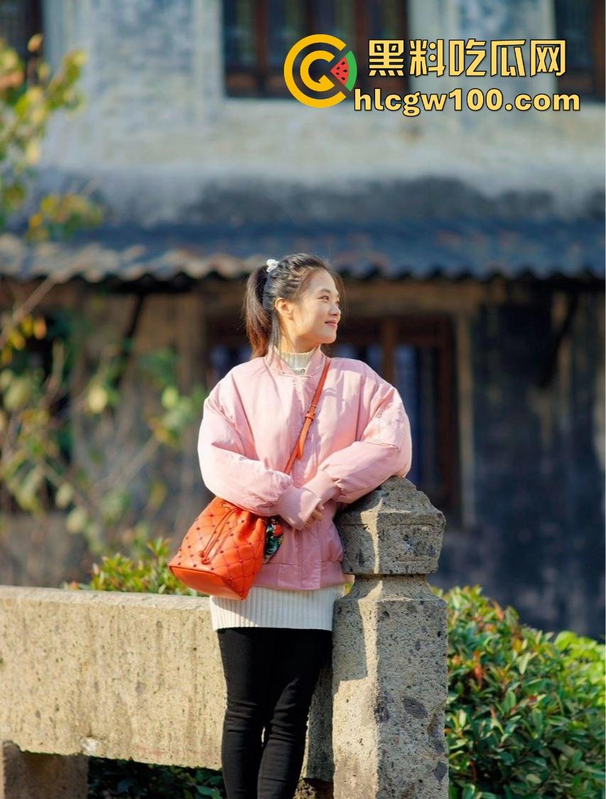 绍兴柯桥极品人妻【张璞泽】早年私密视频泄露，全裸露乳显穴伺候男友，温柔口交乖巧到极致！  第3张