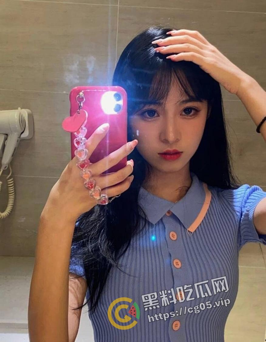 北京互联网大厂秘书 背地里给老板当泄欲工具 跟老板出差被厕所摁头爆操 老板把录像流出  第2张