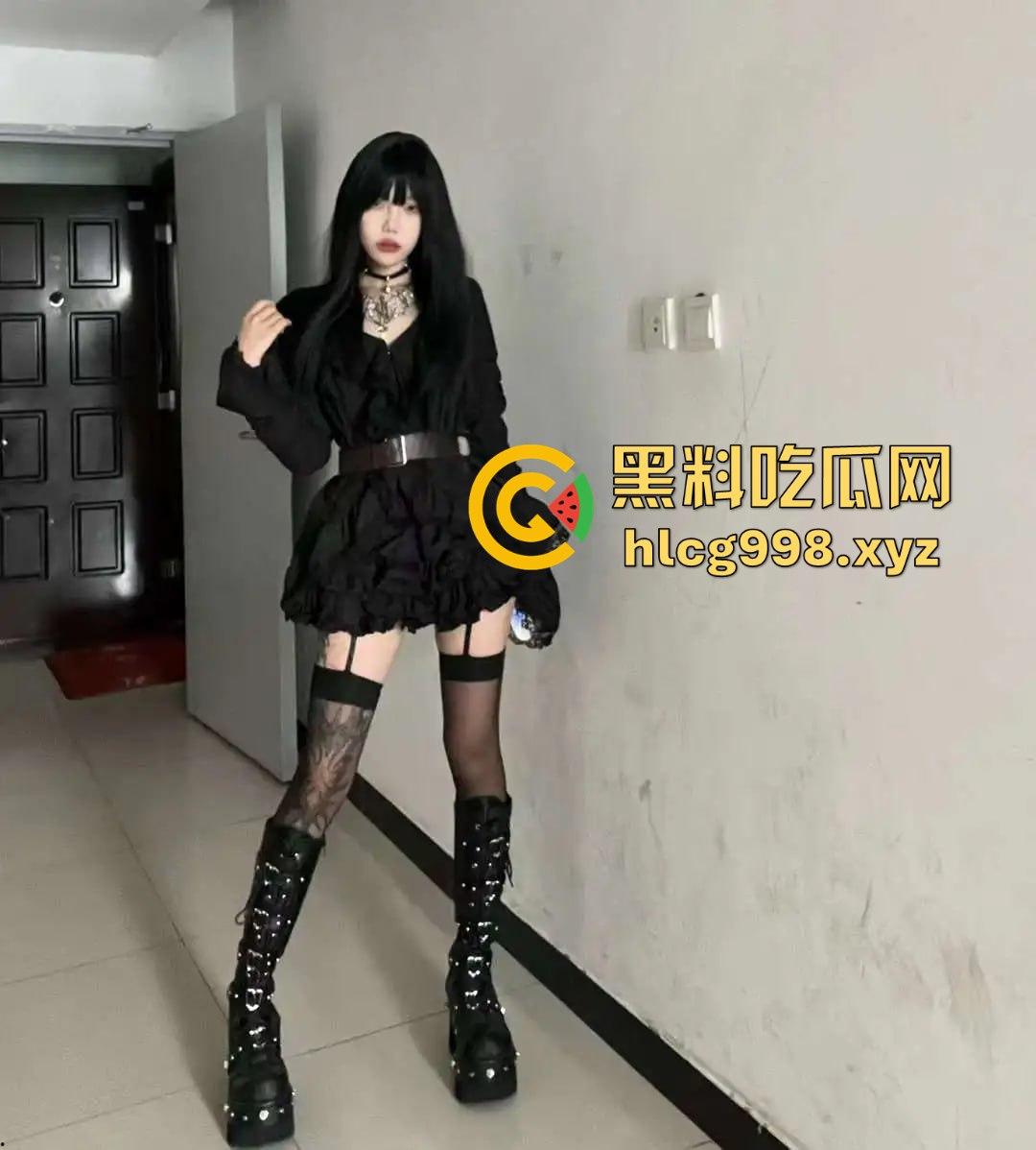 花臂精神小妹原来这么猛！探花爆日完她还不够，朋友圈爆料：一天不被操就要自己冲两次！  第12张