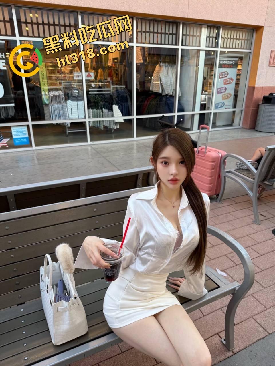 周末约炮骚逼当场被干爽，一边被爆插一边给舔狗打电话，电话偷情直播呻吟，绿帽舔狗听得直喘！  第4张