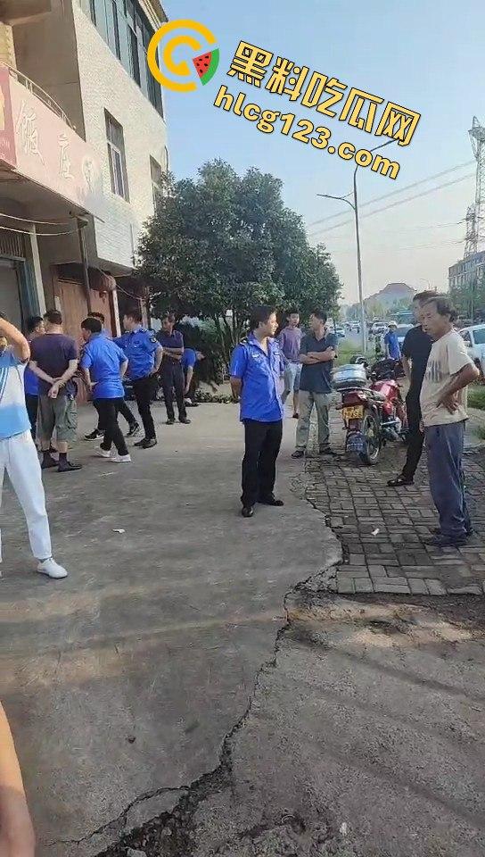 江西抚州执法人员暴力脚踹男子，官方回应称肢体冲突！  第10张