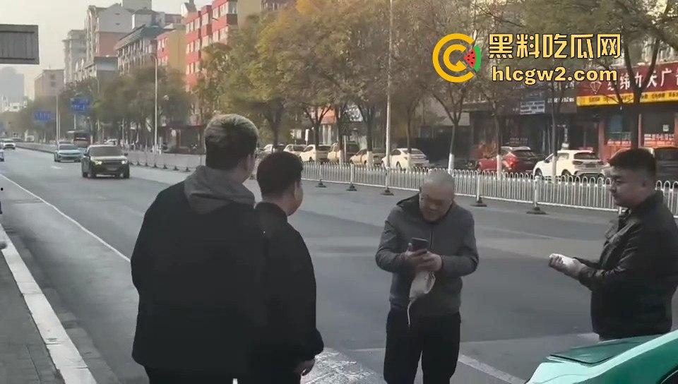 银川出租车司机遇精神小伙不给钱还学狗叫 司机气到差点拔刀 三小伙这次真是作到头了！  第10张