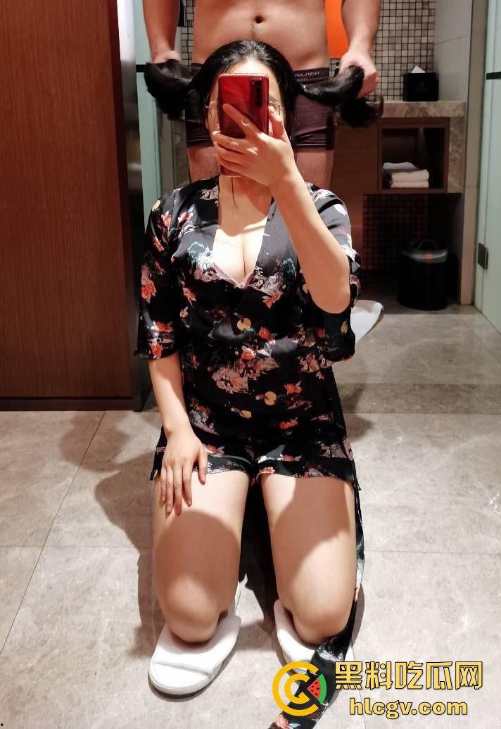 河南洛阳『雷巧燕』野外露出！巨乳大奶婚纱皮裤下的骚动，被调教抠逼露逼十足放荡！  第11张