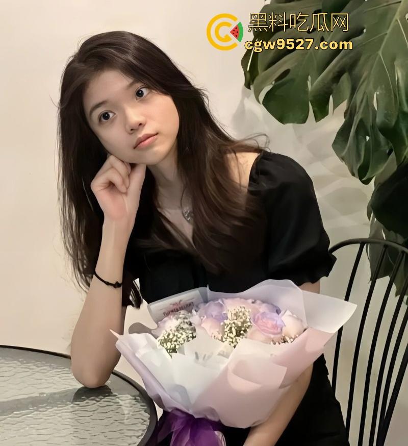 厦门大学【张婷婷】调教视频流出，清纯女神骑乘猛坐粗大鸡巴上，淫水顺大腿流淌，房间充满了呻吟声！  第2张