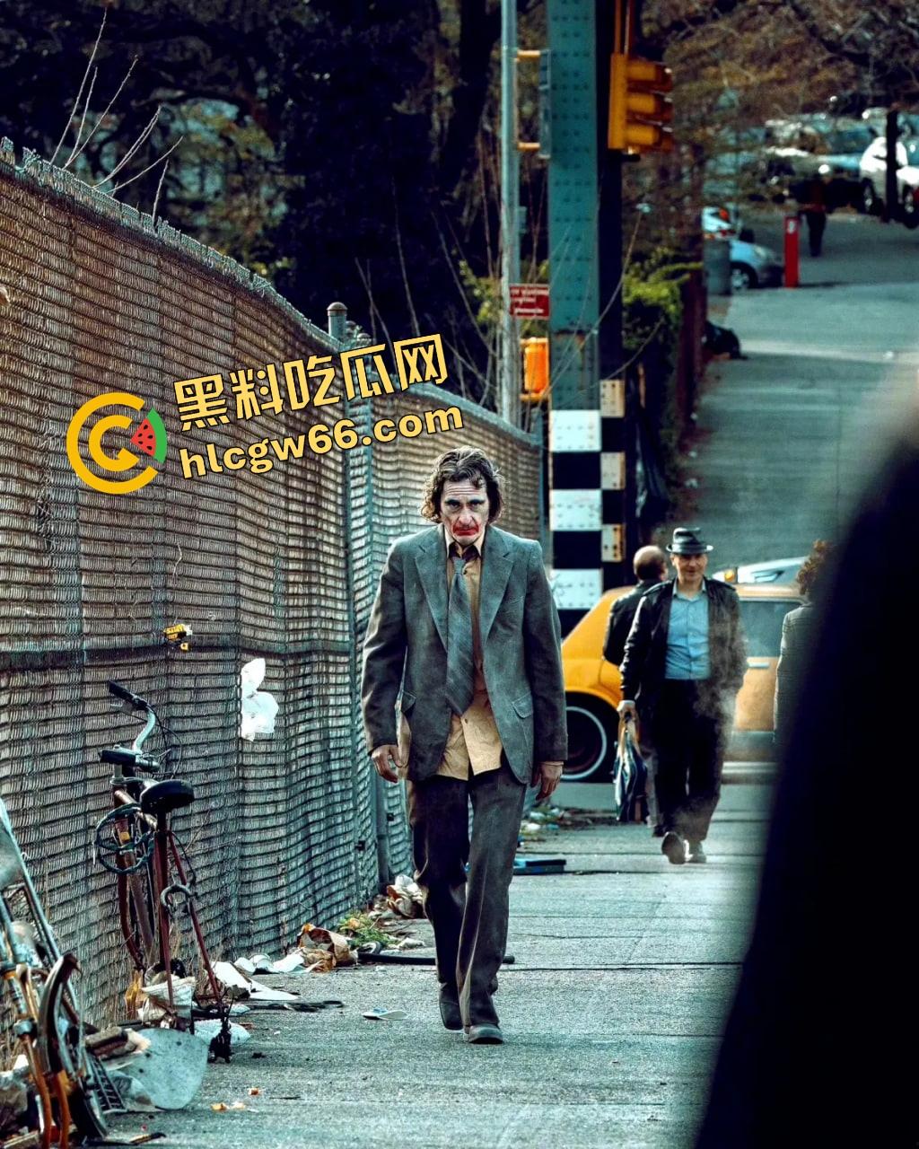 小丑2高清蓝光杜比音效免费看 ，从哥谭杀戮到莉奎左尔的爱，他从黑暗中逆袭，开启疯狂反击！  第5张