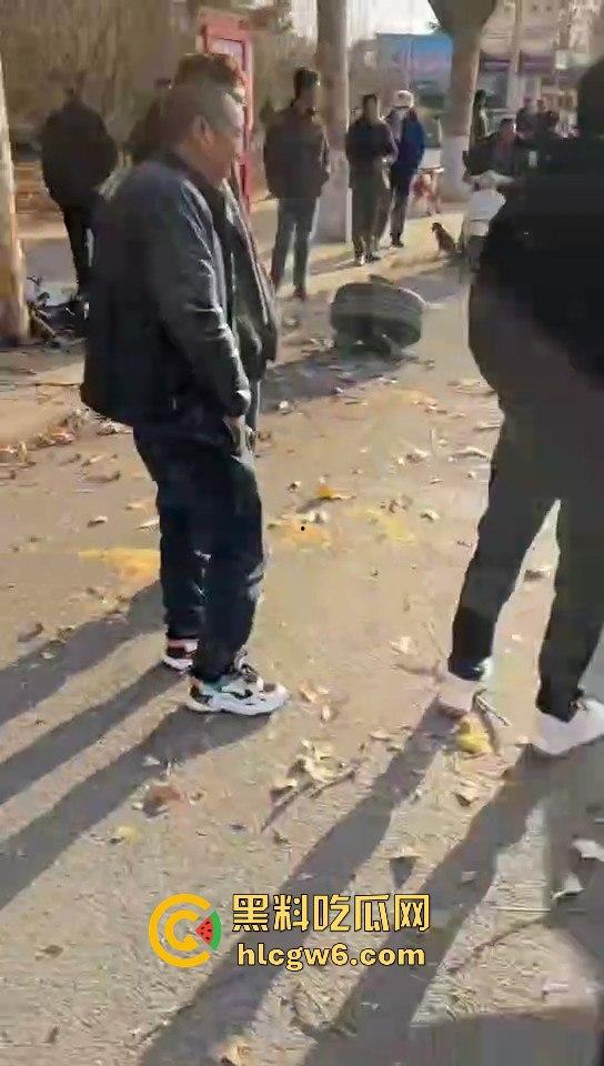 河南灵宝开源大道车管所发生重大车祸事故！保时捷三蹦子狭路相逢，碎片到处是 据说人也碎碎平安了  第6张