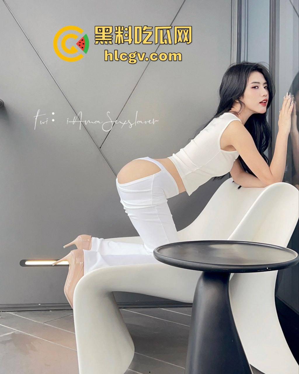 高颜值骚母狗【GirrlzzZ3】金主曝光调教视频，网友质疑照片造假！  第2张