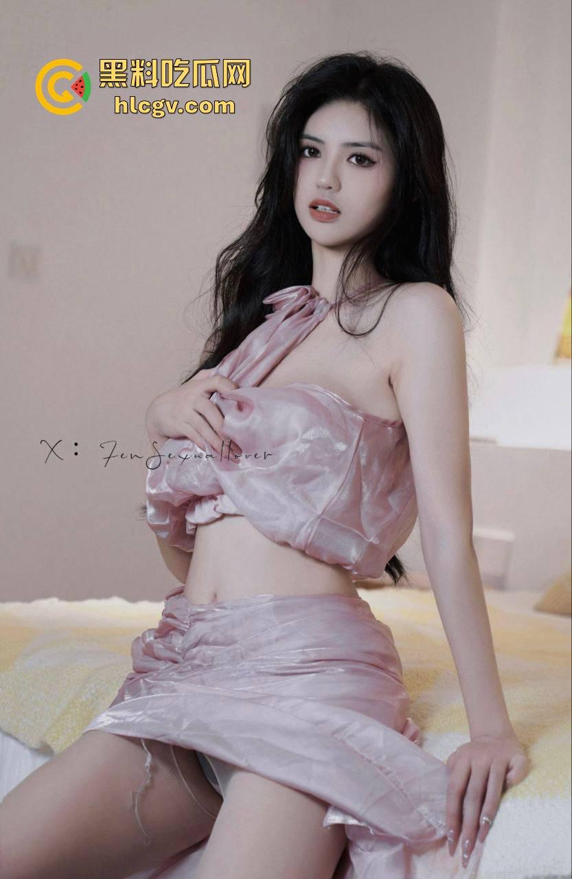 高颜值骚母狗【GirrlzzZ3】金主曝光调教视频，网友质疑照片造假！  第11张