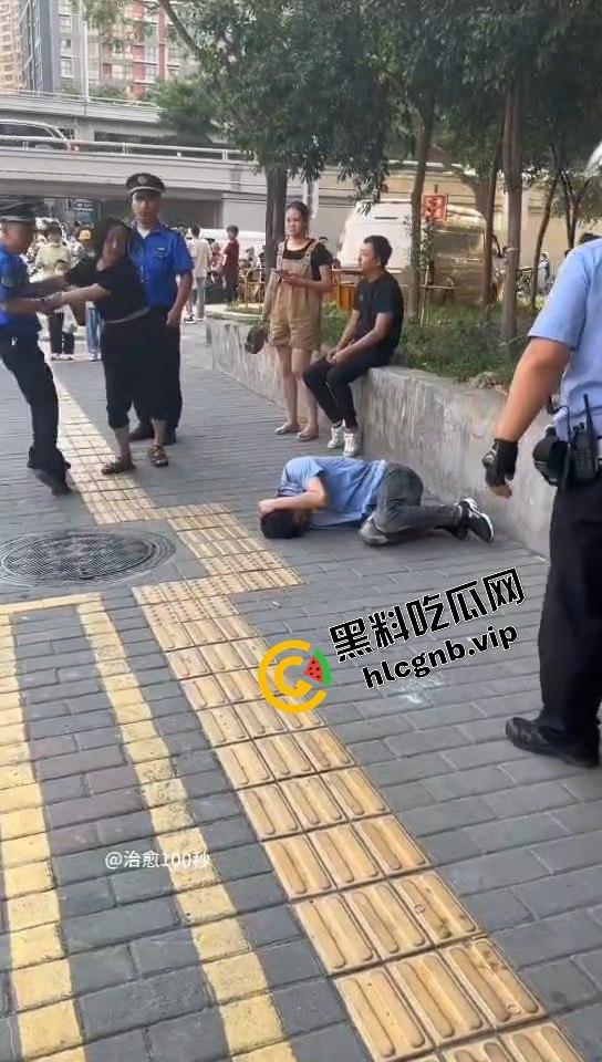 嚣张两口子街头殴打路人，不料自投罗网！别还手，让他们等着拘留赔钱吧！  第5张