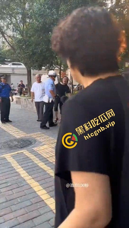 嚣张两口子街头殴打路人，不料自投罗网！别还手，让他们等着拘留赔钱吧！  第6张