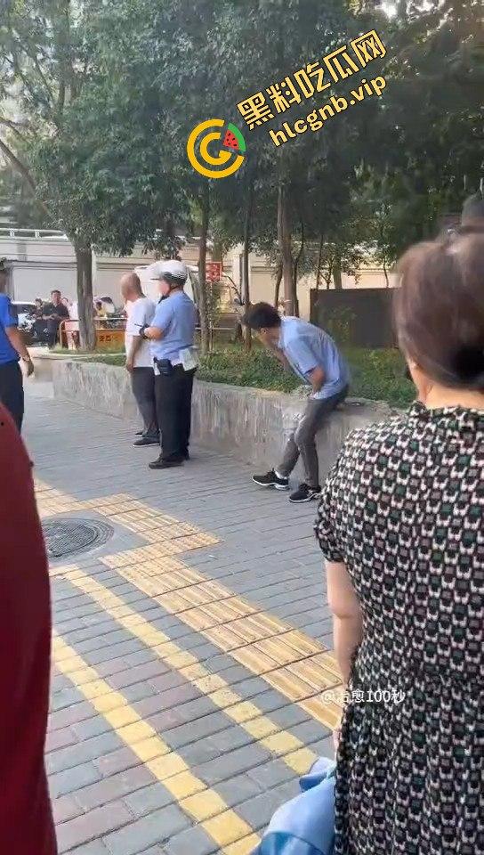 嚣张两口子街头殴打路人，不料自投罗网！别还手，让他们等着拘留赔钱吧！  第7张