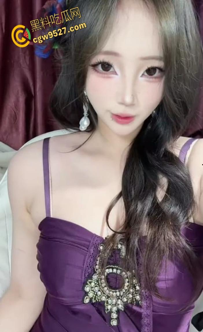 抖音巨乳网红【牛老师】，金主定制视频泄露，御姐女神跪舔水晶巨物，狂扣骚穴潮吹喷射爽炸 !  第2张