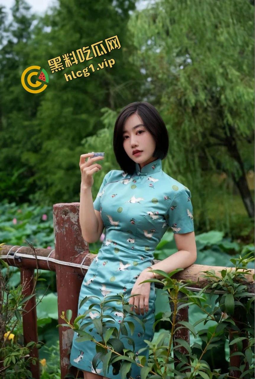 抖音前凸后翘女主播『看心情』为了流量 直播间洗澡露奶换衣 成功掌握流量密码！  第4张