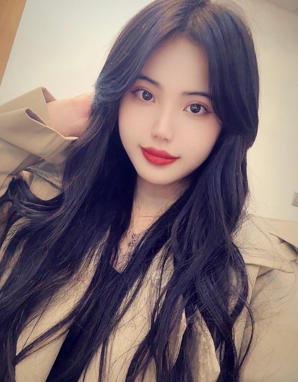 广西清纯嫩妹【何少雪】，为帮渣男还赌债签下裸贷，站立撒尿掰逼自慰，不料被骗输光跑路，被债主怒爆私拍！  第1张