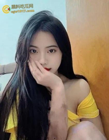 广西清纯嫩妹【何少雪】，为帮渣男还赌债签下裸贷，站立撒尿掰逼自慰，不料被骗输光跑路，被债主怒爆私拍！  第2张