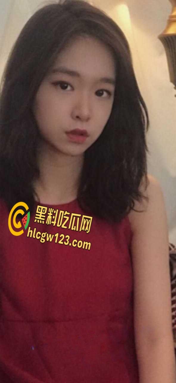 上海极品白领【周佳怡】，曝光公司团建结束后，男同事假意送回家直接强推！  第1张