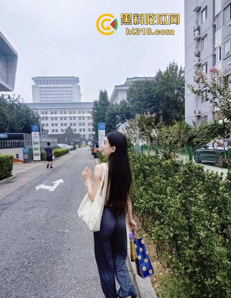 湖南公务员【秦晓酥】不雅视频流出，清纯贤妻良母被领导当狗玩弄，白翘蜜桃臀被无套后入骚气冲天！  第4张